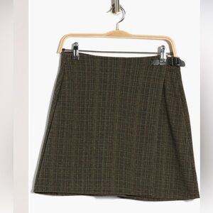 Max Studio Skirt with Belt, 
Mini
A-Lined 
Dark grey plaid